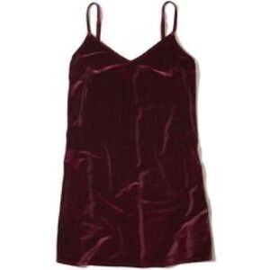 HOLLISTER VELVET SLIP DRESS SIZE M